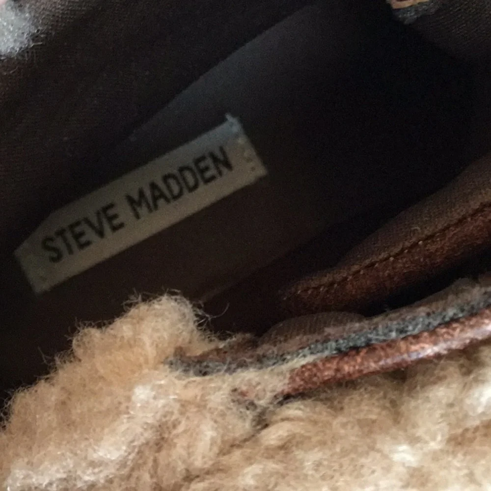 STEVE Madden girls boots. New in box Size 5